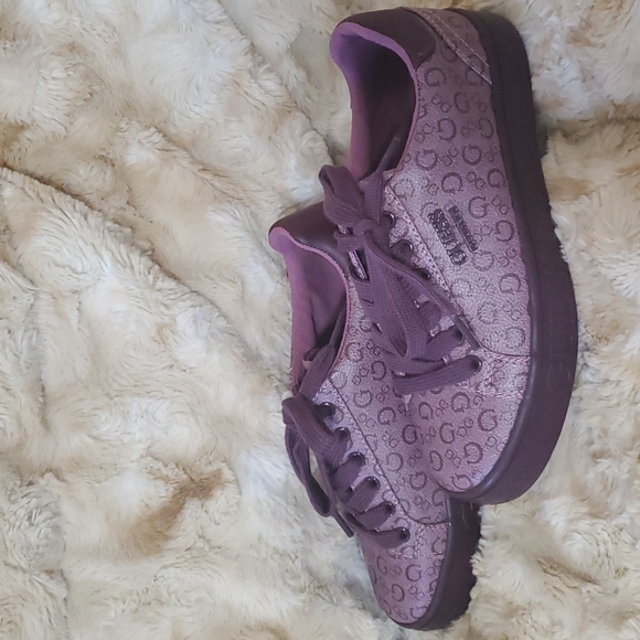 GUESS purple sneakers/ tennis shoes size 5.5 - Picture 2 of 4